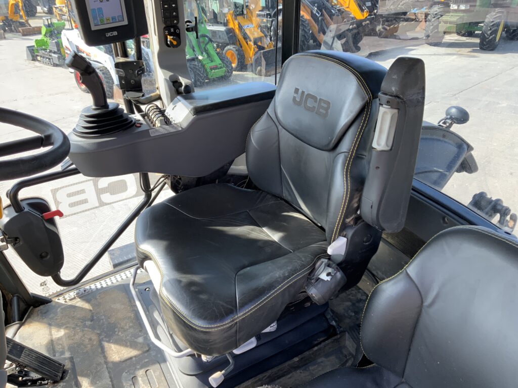 JCB 4220 Fastrac Tractor (ST26172)