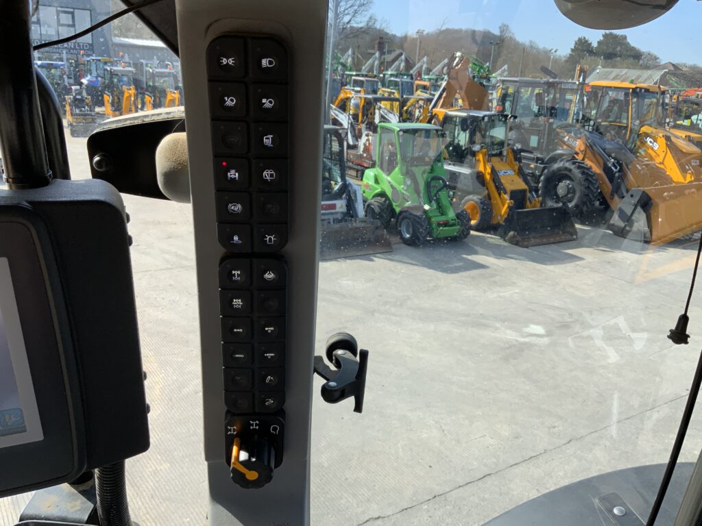 JCB 4220 Fastrac Tractor (ST26172)