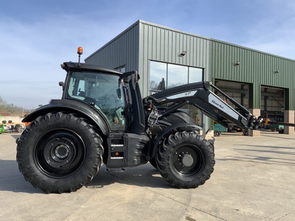Valtra T235 Versu Tractor (ST25946)