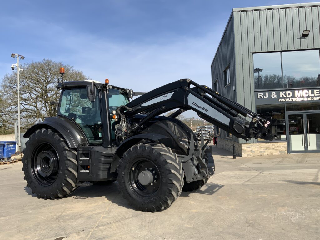Valtra T235 Versu Tractor (ST25946)
