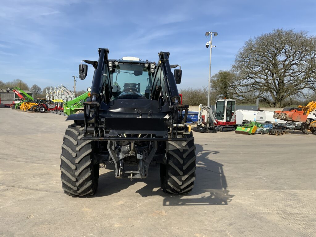 Valtra T235 Versu Tractor (ST25946)