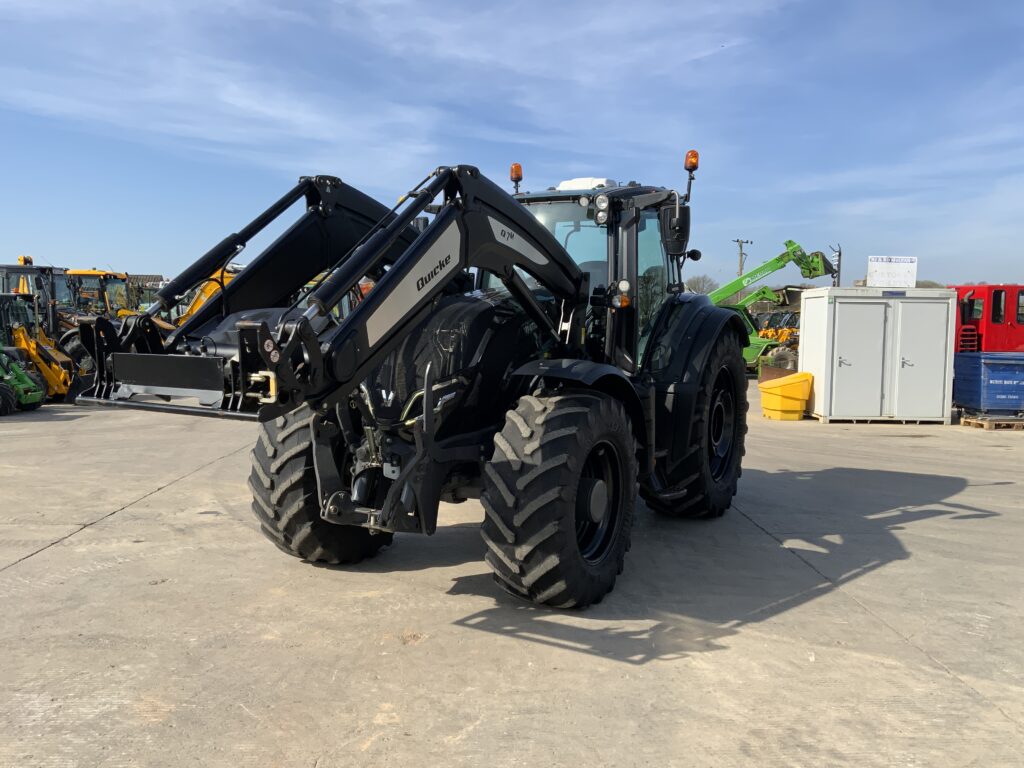 Valtra T235 Versu Tractor (ST25946)