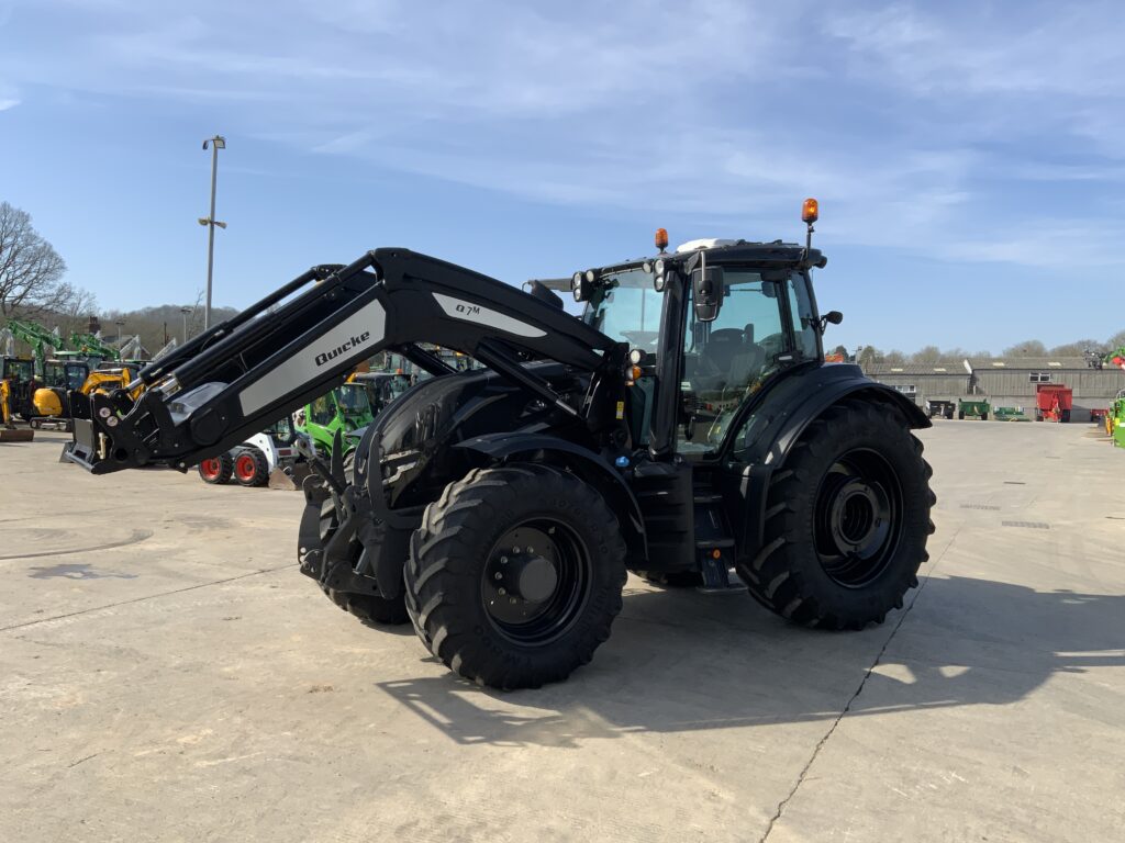 Valtra T235 Versu Tractor (ST25946)
