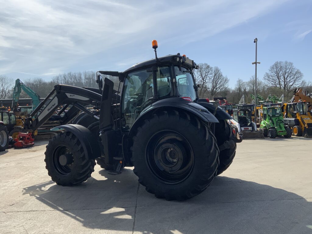 Valtra T235 Versu Tractor (ST25946)