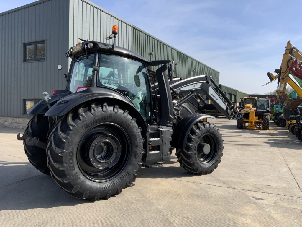 Valtra T235 Versu Tractor (ST25946)