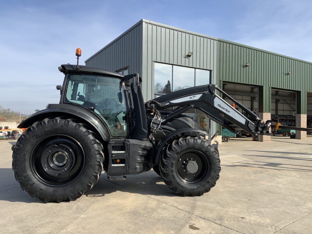 Valtra T235 Versu Tractor (ST25946)