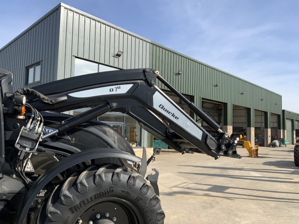 Valtra T235 Versu Tractor (ST25946)