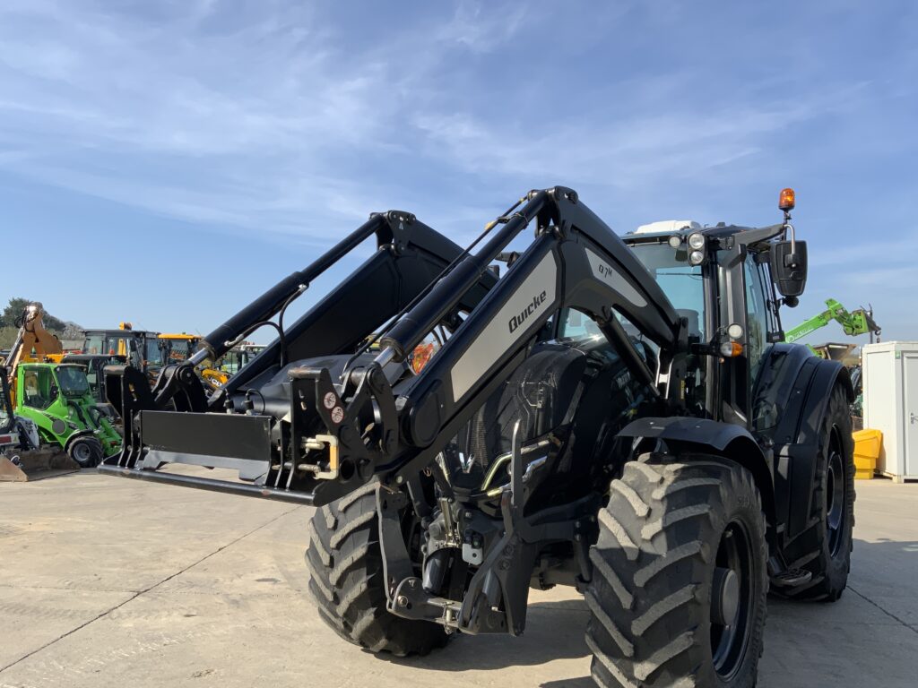 Valtra T235 Versu Tractor (ST25946)