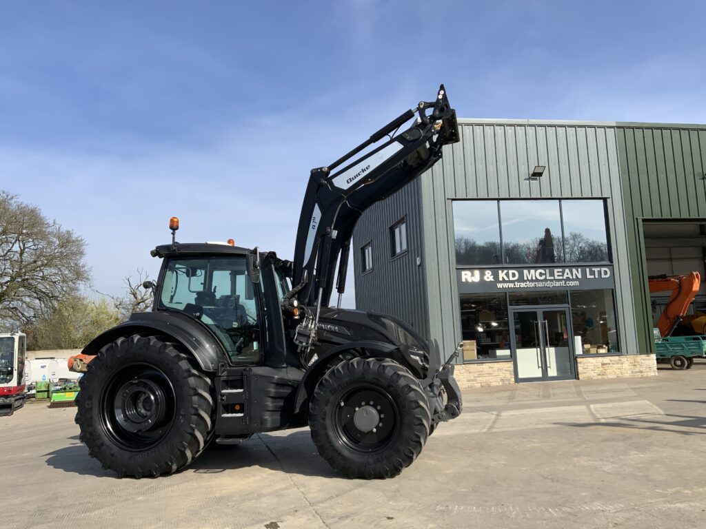 Valtra T235 Versu Tractor (ST25946)