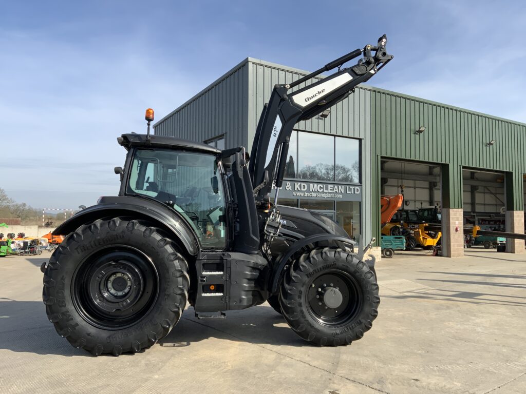 Valtra T235 Versu Tractor (ST25946)