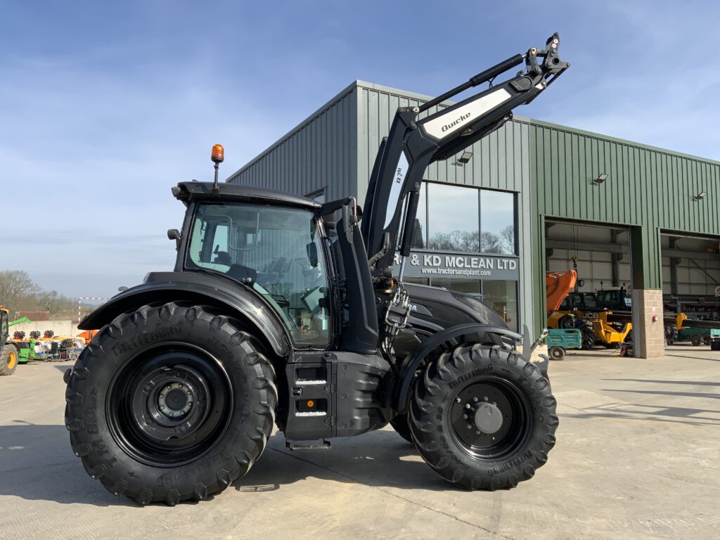 Valtra T235 Versu Tractor (ST25946)