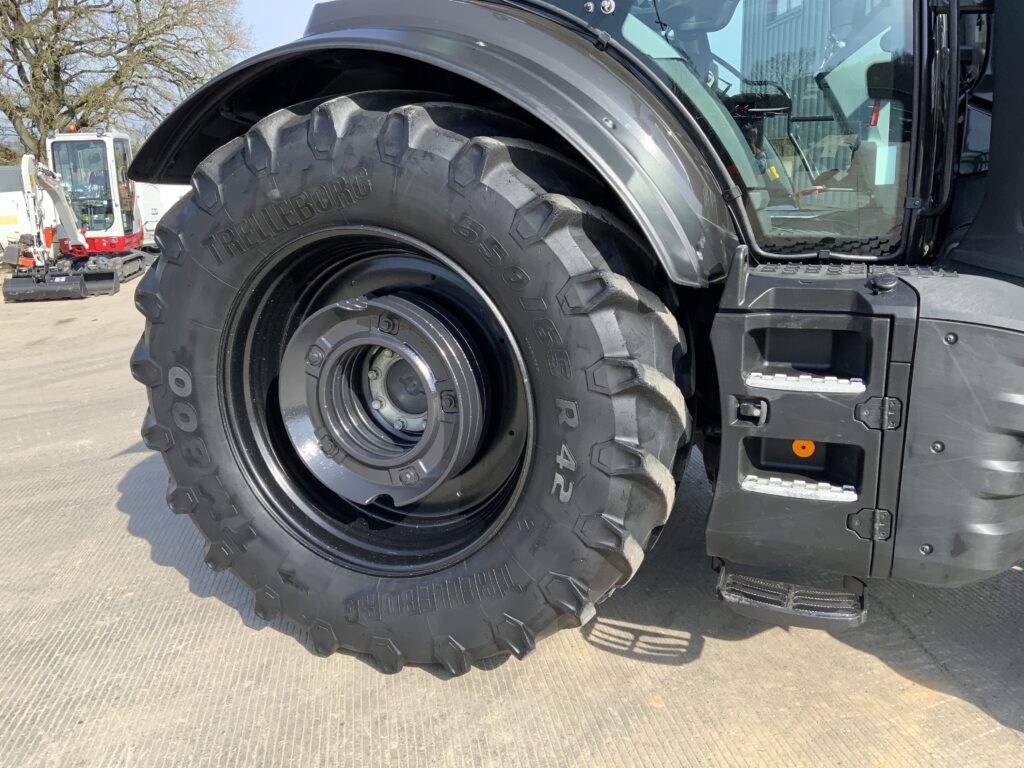 Valtra T235 Versu Tractor (ST25946)