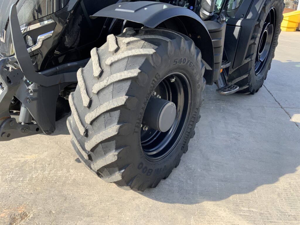 Valtra T235 Versu Tractor (ST25946)