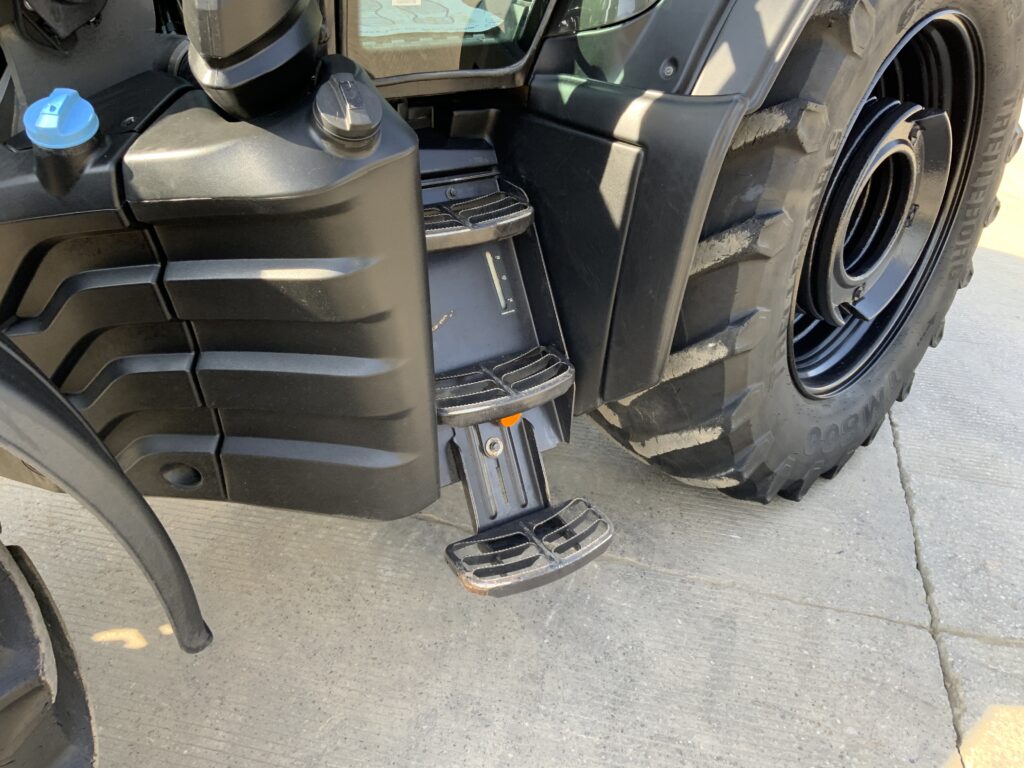 Valtra T235 Versu Tractor (ST25946)