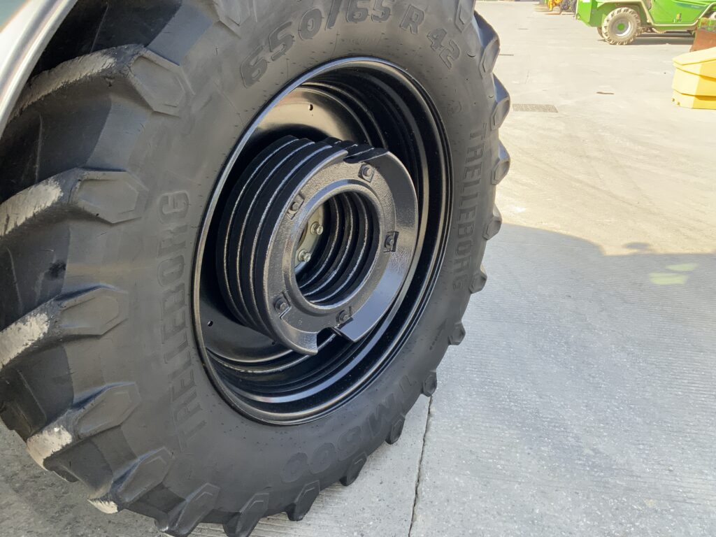 Valtra T235 Versu Tractor (ST25946)