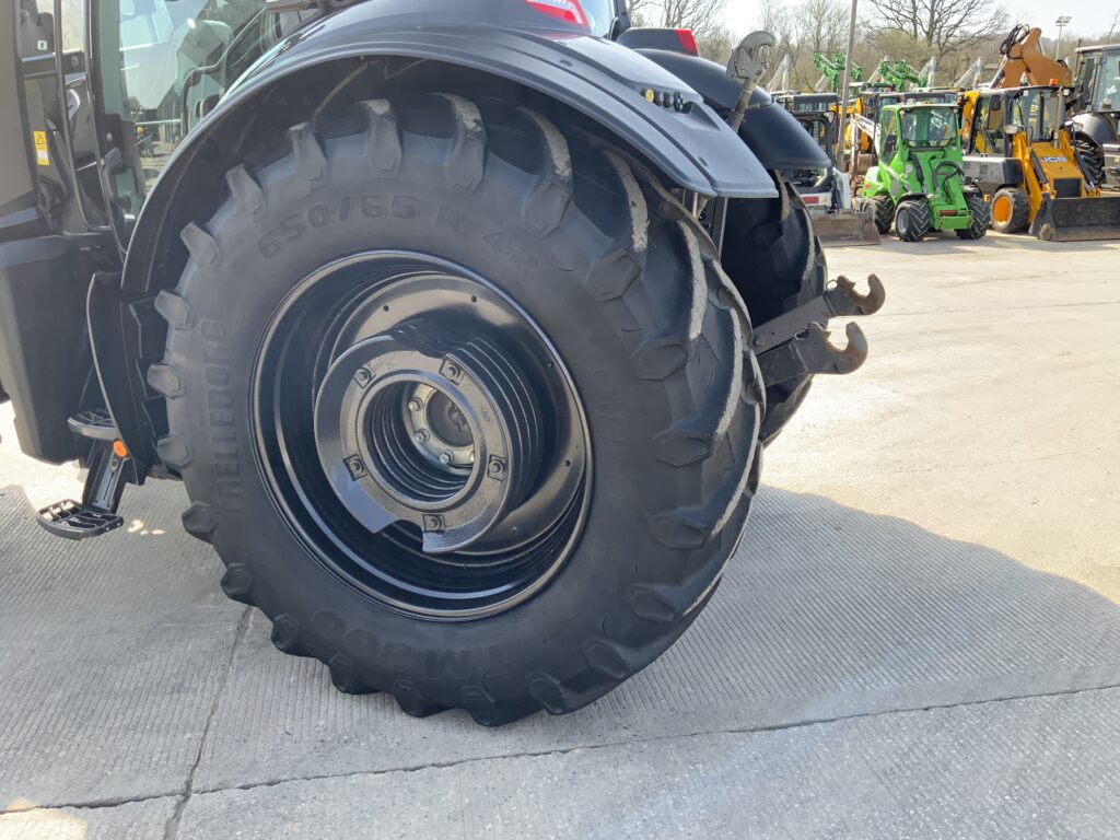 Valtra T235 Versu Tractor (ST25946)