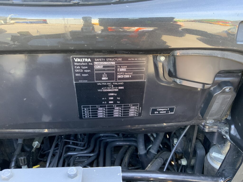 Valtra T235 Versu Tractor (ST25946)