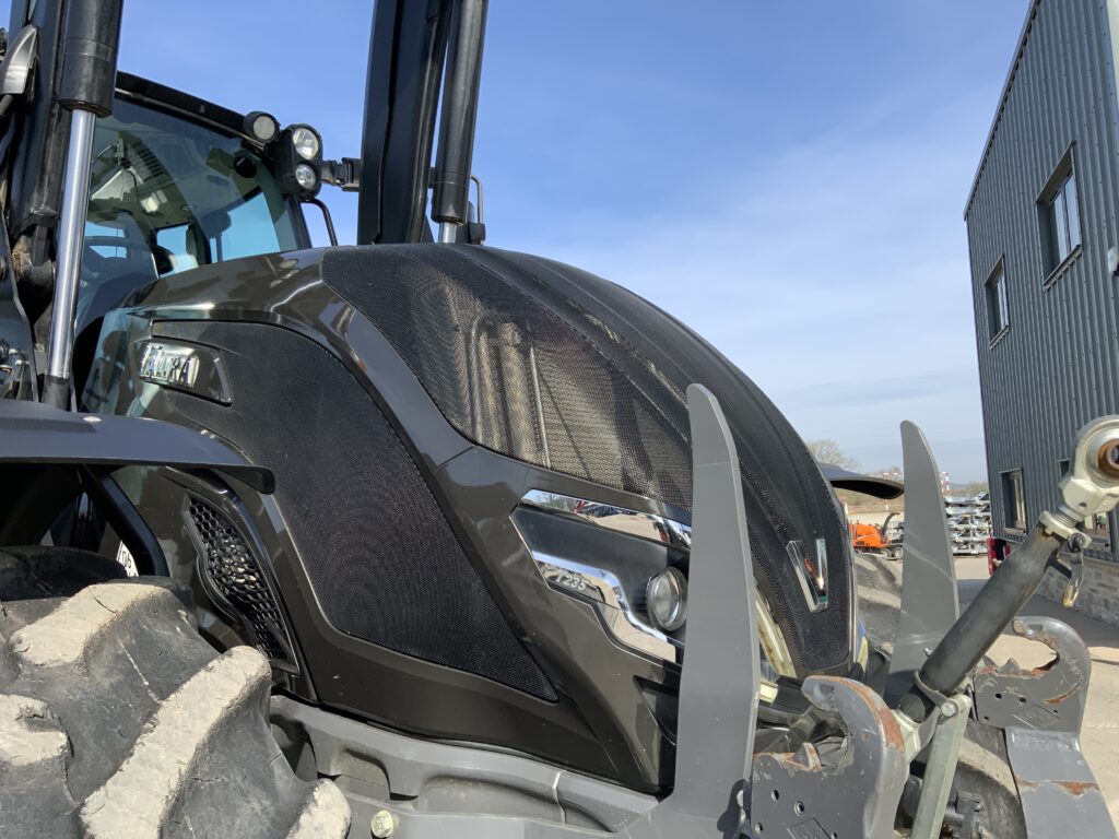 Valtra T235 Versu Tractor (ST25946)