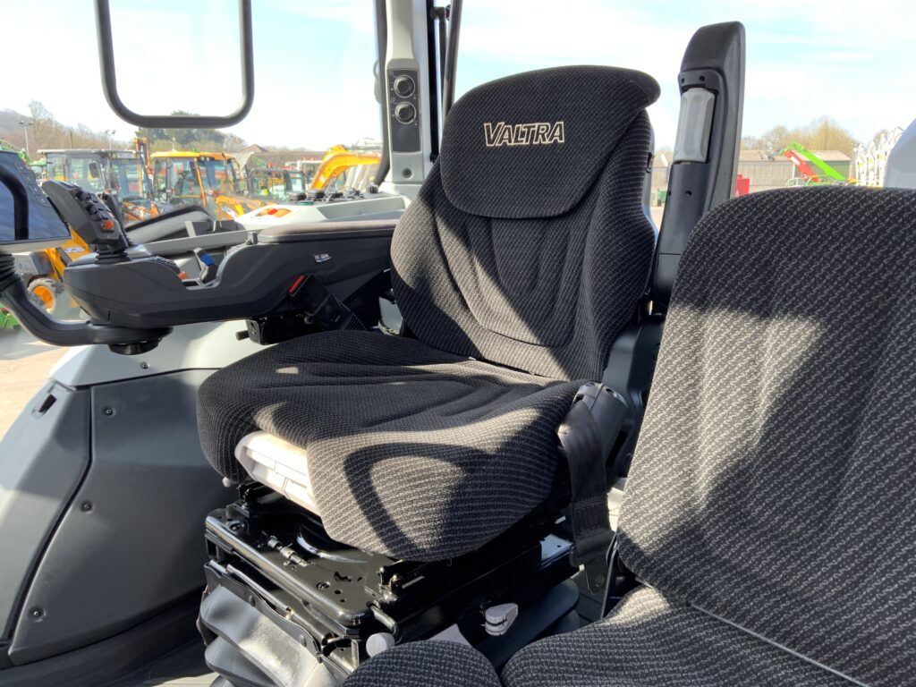 Valtra T235 Versu Tractor (ST25946)