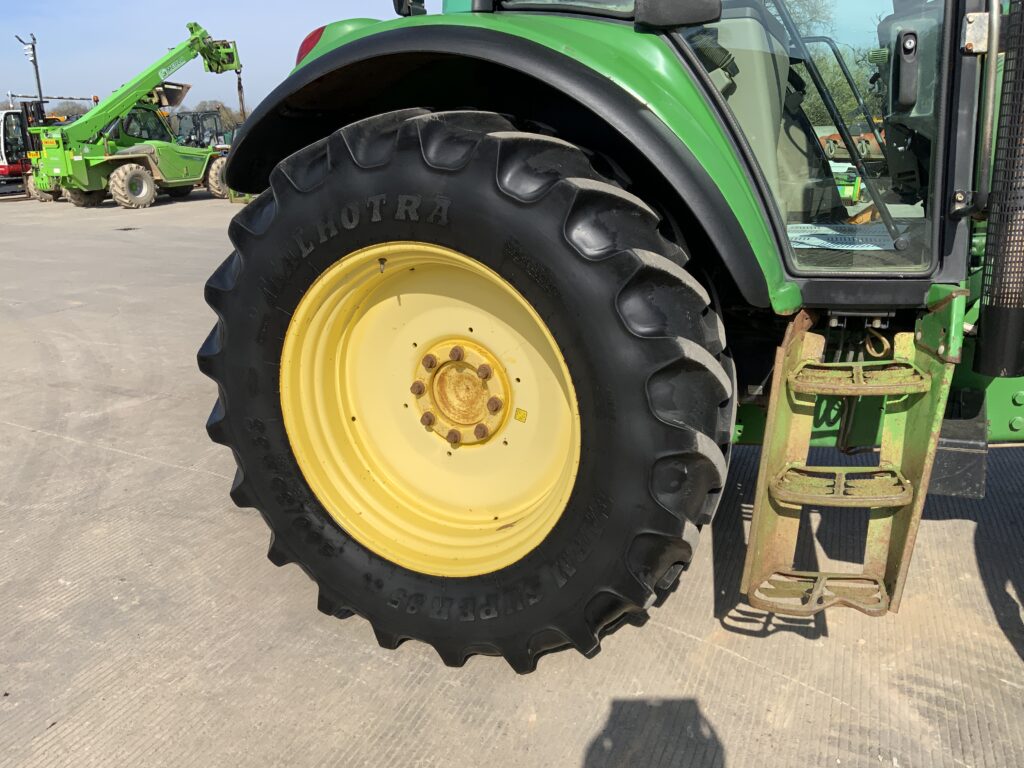John Deere 6620 Tractor (ST25338)