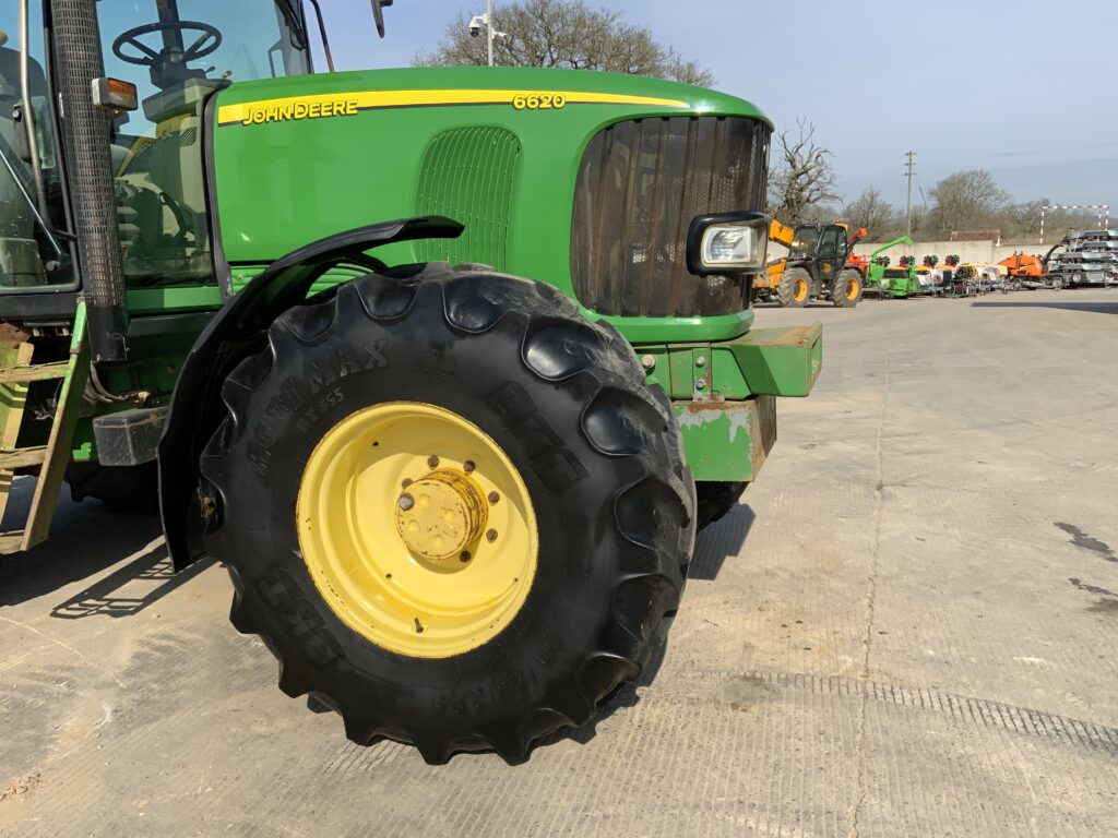 John Deere 6620 Tractor (ST25338)