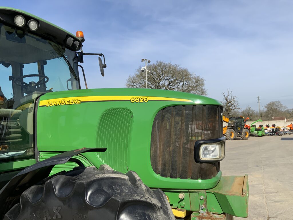 John Deere 6620 Tractor (ST25338)