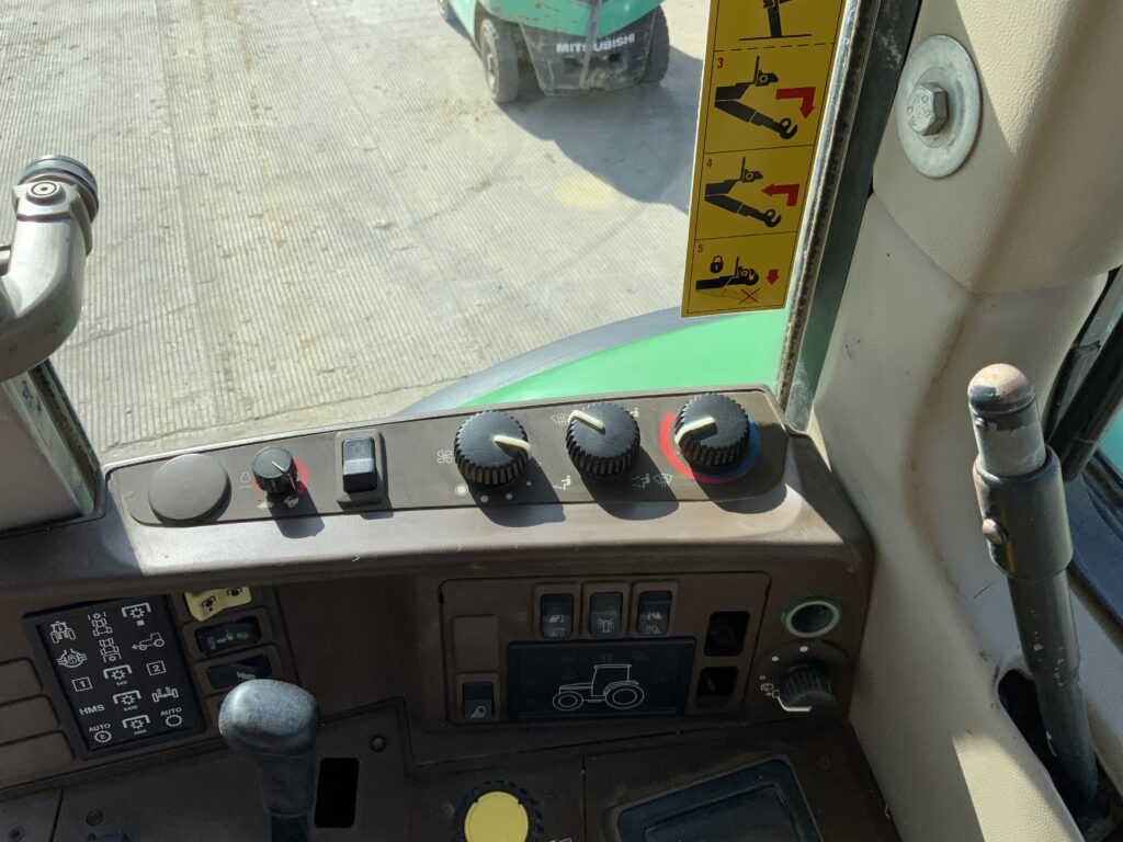 John Deere 6620 Tractor (ST25338)