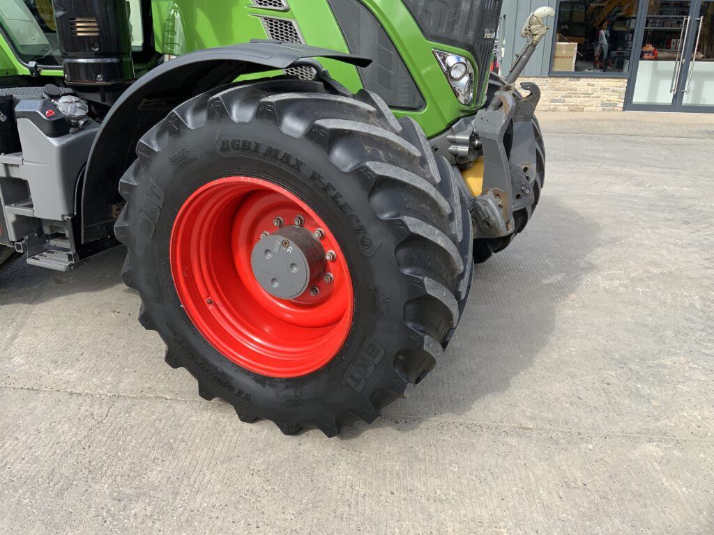 Fendt 724 Profi + Tractor (ST26149)