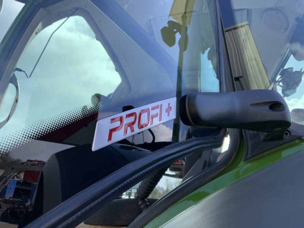 Fendt 724 Profi + Tractor (ST26149)