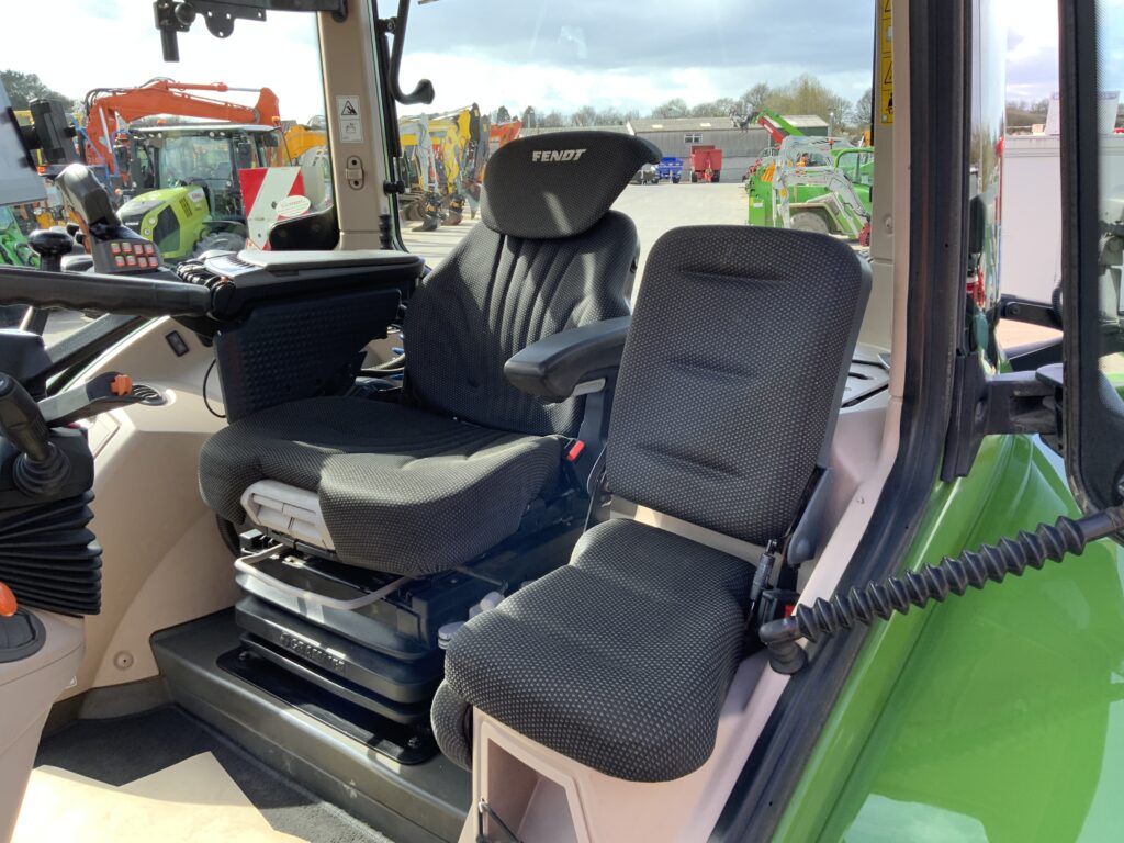 Fendt 724 Profi + Tractor (ST26149)