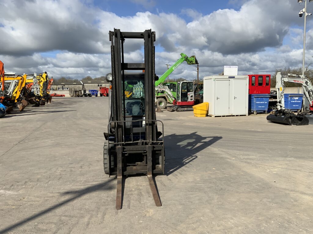 Nissan 30 Forklift (ST26281)