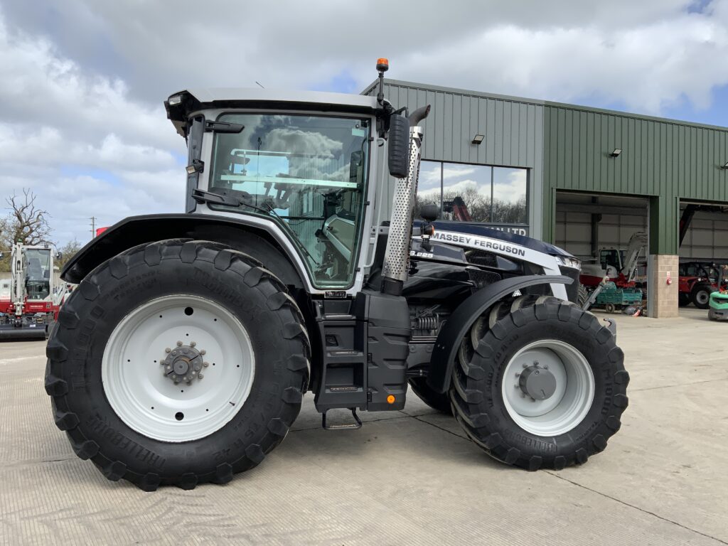 Massey Ferguson 8S.225 Black Tractor (ST26275)
