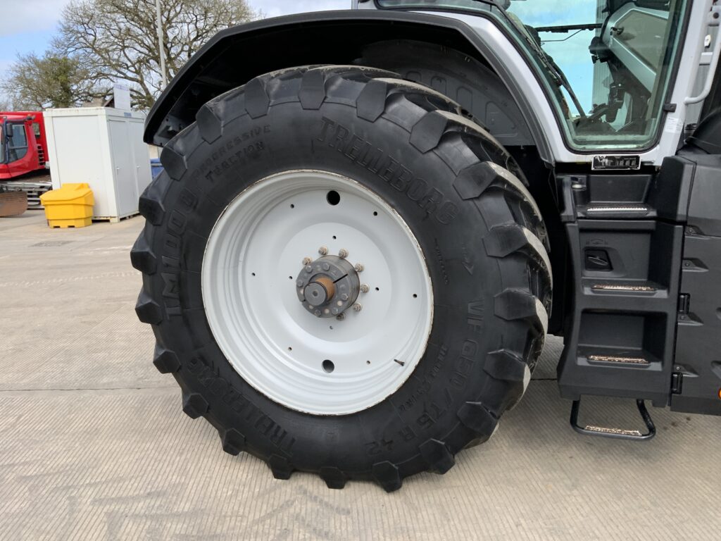 Massey Ferguson 8S.225 Black Tractor (ST26275)