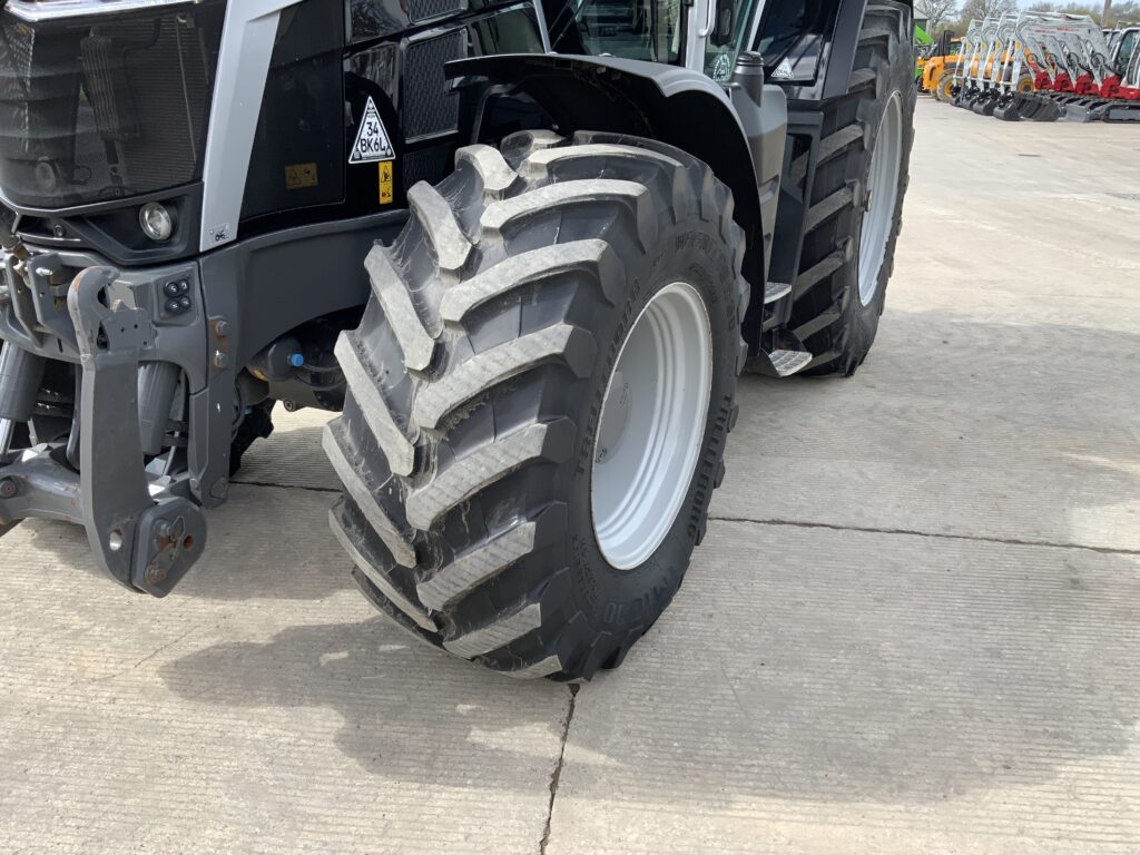 Massey Ferguson 8S.225 Black Tractor (ST26275)