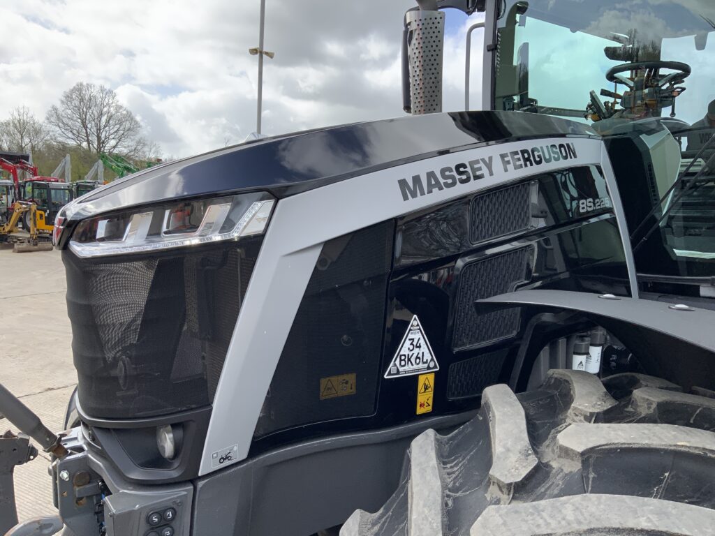 Massey Ferguson 8S.225 Black Tractor (ST26275)