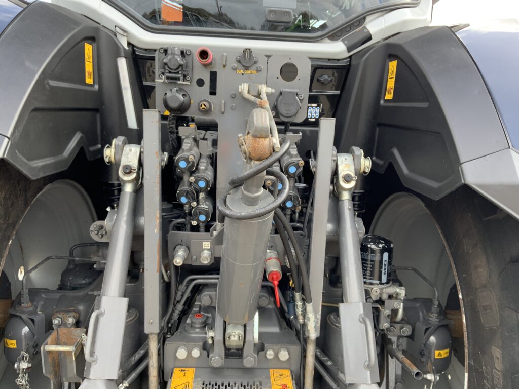 Massey Ferguson 8S.225 Black Tractor (ST26275)