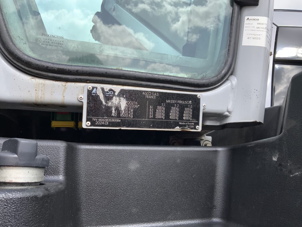 Massey Ferguson 8S.225 Black Tractor (ST26275)