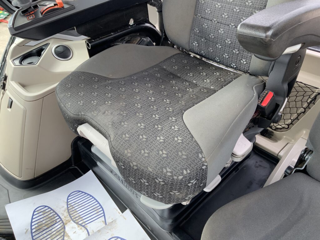 Massey Ferguson 8S.225 Black Tractor (ST26275)