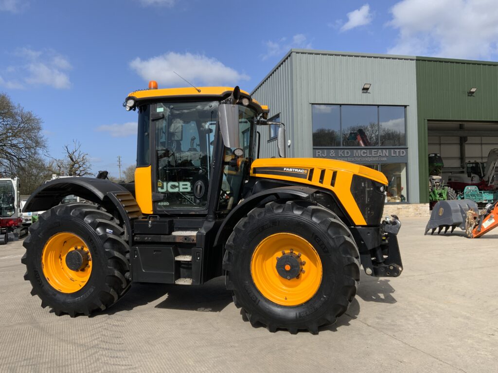 JCB 4220 Fastrac Tractor (ST26097)