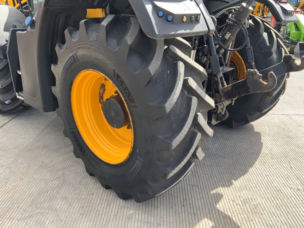JCB 4220 Fastrac Tractor (ST26097)