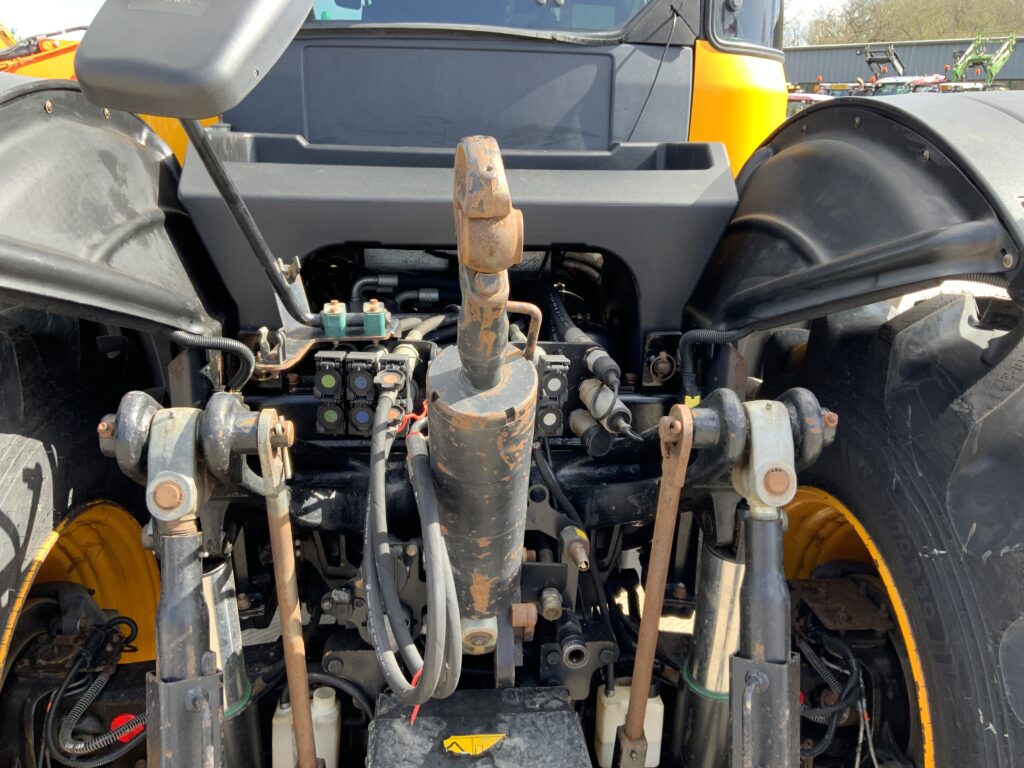 JCB 4220 Fastrac Tractor (ST26097)