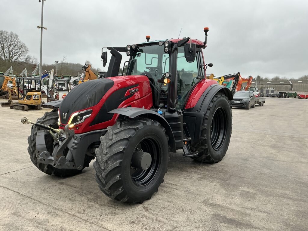Valtra T235 Active Tractor (ST25715)