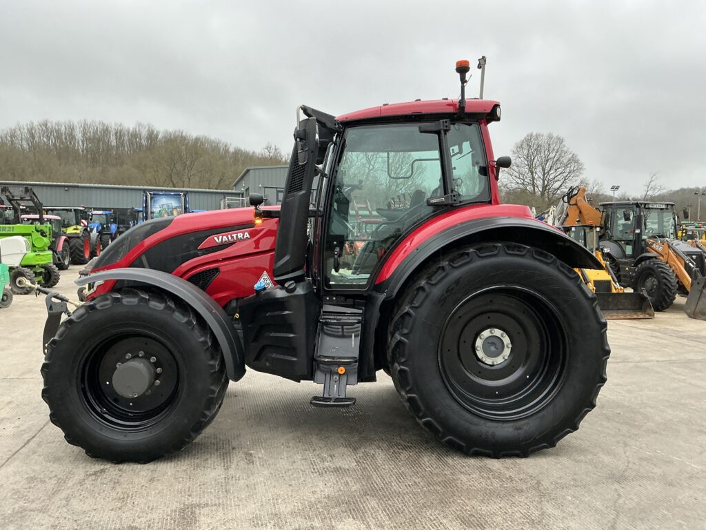 Valtra T235 Active Tractor (ST25715)