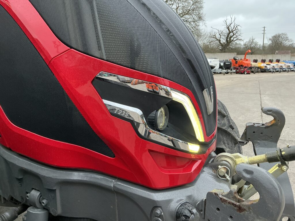 Valtra T235 Active Tractor (ST25715)