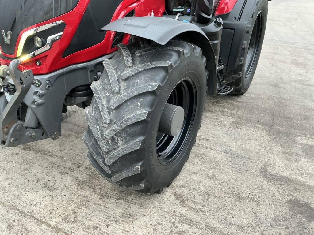 Valtra T235 Active Tractor (ST25715)