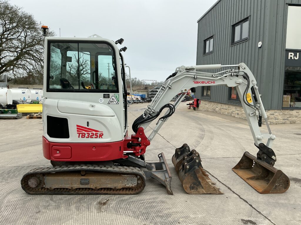 Takeuchi TB325R Digger (ST25898)