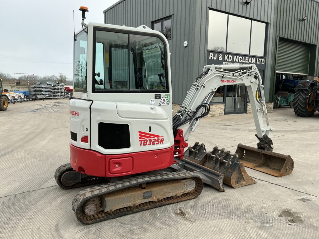 Takeuchi TB325R Digger (ST25898)