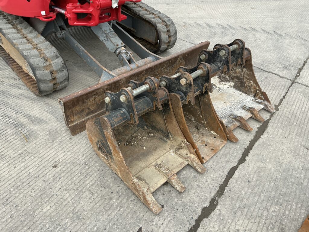 Takeuchi TB325R Digger (ST25898)