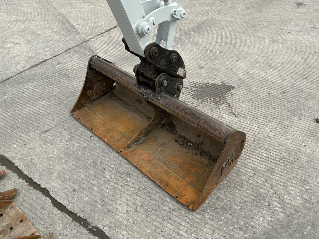 Takeuchi TB325R Digger (ST25898)