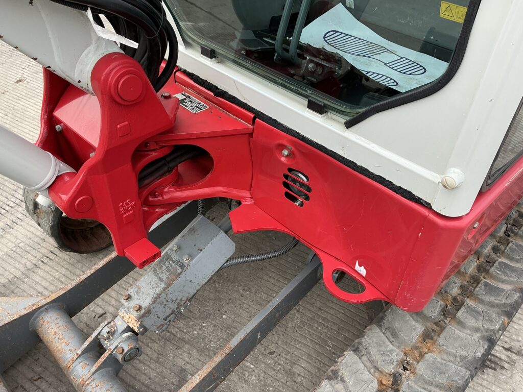 Takeuchi TB325R Digger (ST25898)